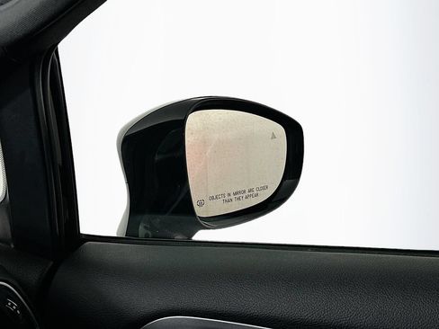 Used 2025 Chrysler Pacifica Limited FWD image 25