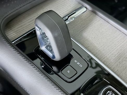 Certified 2025 Volvo S90 B6 Plus AWD/4WD image 17