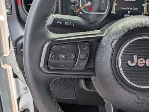 Used 2025 Jeep Wrangler Unlimited Rubicon AWD/4WD image 20