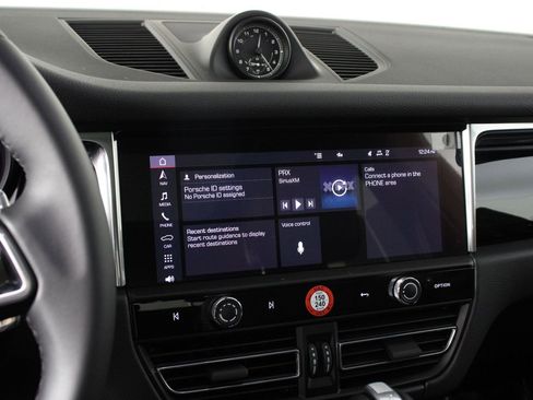 Certified 2026 Porsche Macan AWD/4WD image 13