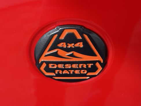 Used 2025 Jeep Gladiator Mojave w/ Convenience Group AWD/4WD image 27
