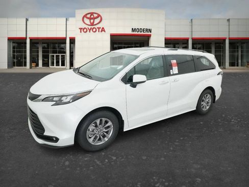New 2026 Toyota Sienna XLE FWD image 1