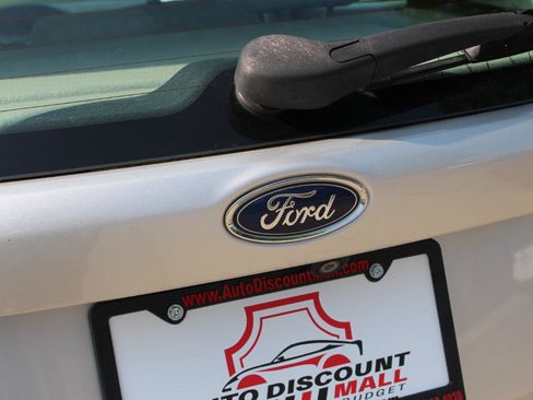 Used 2015 Ford Focus SE w/ SE Sport Package FWD image 39