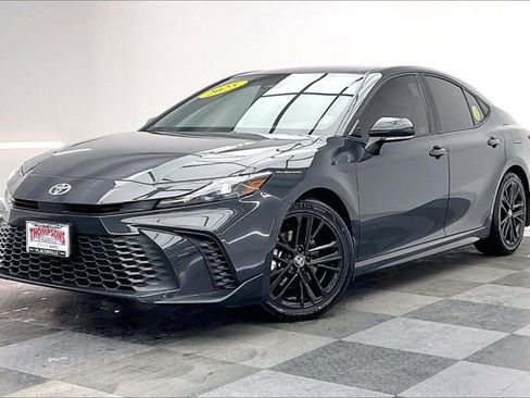 Used 2025 Toyota Camry SE w/ Convenience Package image 12