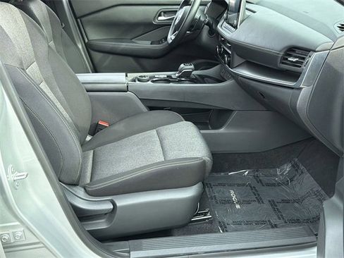 Used 2024 Nissan Rogue SV image 36