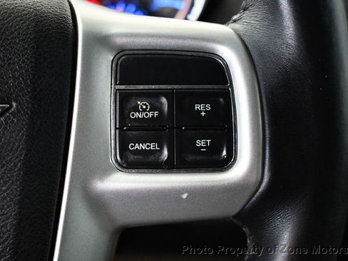 Used 2016 Chrysler Town & Country Touring FWD image 35