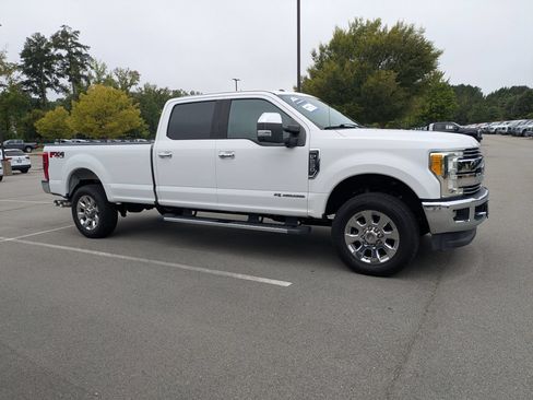 Used 2017 Ford F250 Lariat w/ Lariat Ultimate Package AWD/4WD image 3