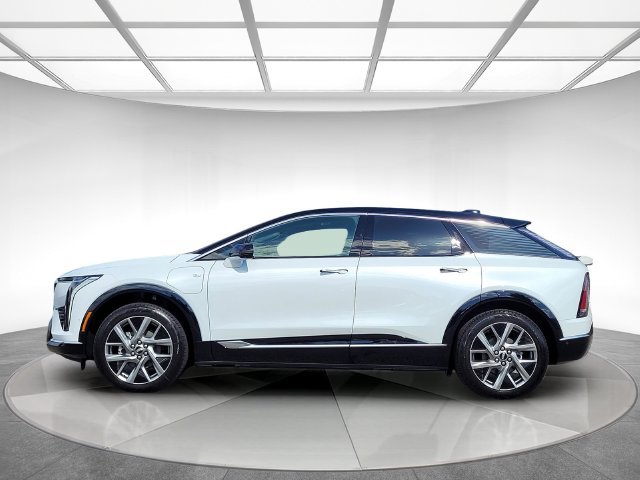 New 2027 Cadillac Optiq Premium Luxury w/ LPO, Floor Liner Package AWD/4WD image 7