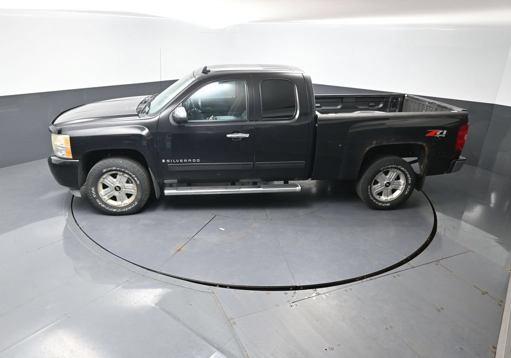 Used 2009 Chevrolet Silverado 1500 W/T AWD/4WD image 17