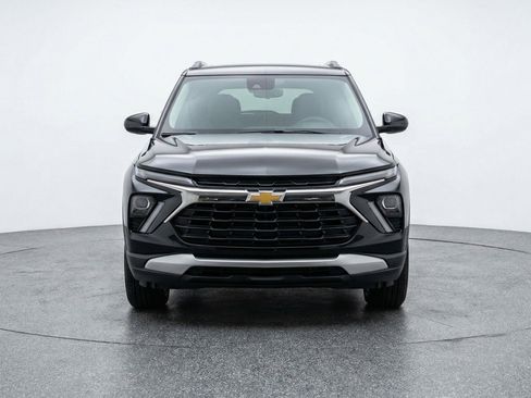 Used 2025 Chevrolet TrailBlazer LT AWD/4WD image 2