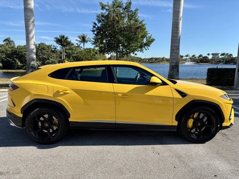 Used 2022 Lamborghini Urus image 5
