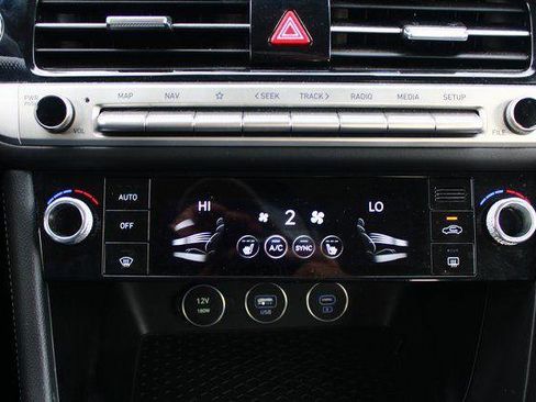 Used 2025 Genesis G70 2.5T image 17