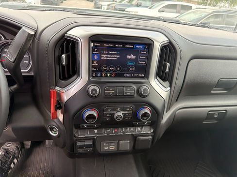 Used 2022 Chevrolet Silverado 3500 LTZ AWD/4WD image 26