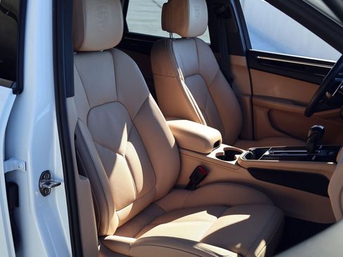 New 2024 Porsche Macan 4 Electric image 24