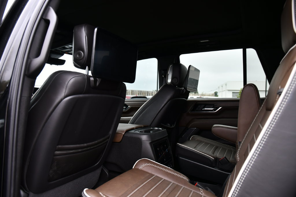 Used 2025 GMC Yukon Denali Ultimate w/ LPO, Floor Liner Package AWD/4WD image 26