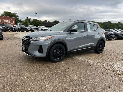 Used 2024 Nissan Kicks SR w/ SR Premium Package FWD image 4