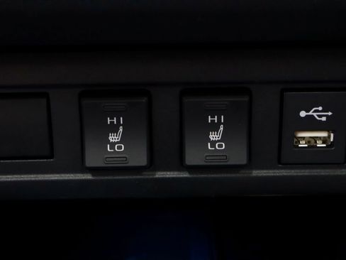 Used 2022 Toyota Corolla Cross XLE w/ Convenience Package AWD/4WD image 4