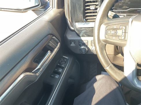 Used 2025 GMC Sierra 1500 SLT image 12