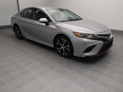 Used 2020 Toyota Camry SE FWD image 11