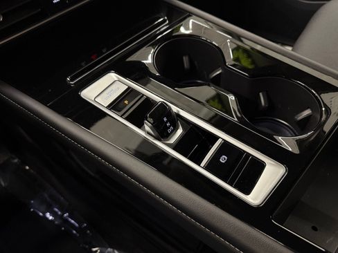 Used 2025 Volkswagen Atlas SE image 15