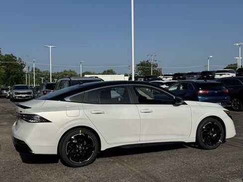 New 2026 Nissan Sentra SR w/ Floor Mat Package FWD image 27