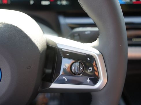 Used 2025 BMW i5 xDrive40 image 16