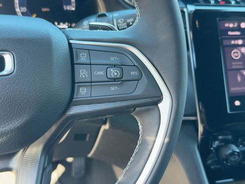 New 2025 Jeep Grand Cherokee Altitude image 26