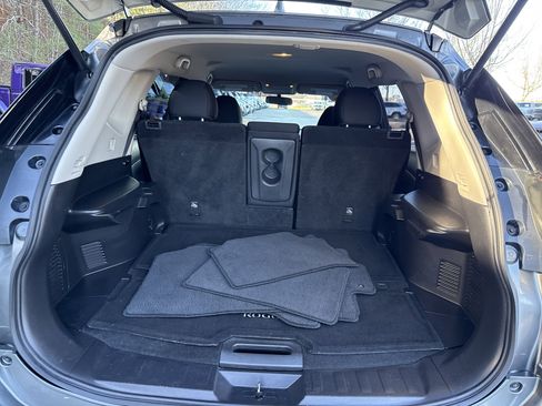 Used 2017 Nissan Rogue S image 18