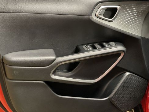 Used 2020 Kia Soul LX image 12