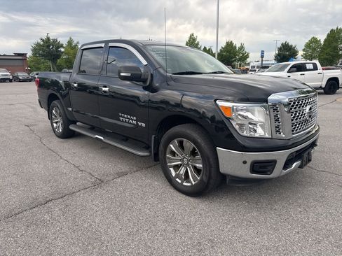 Used 2018 Nissan Titan SV w/ SV Convenience Package AWD/4WD image 3
