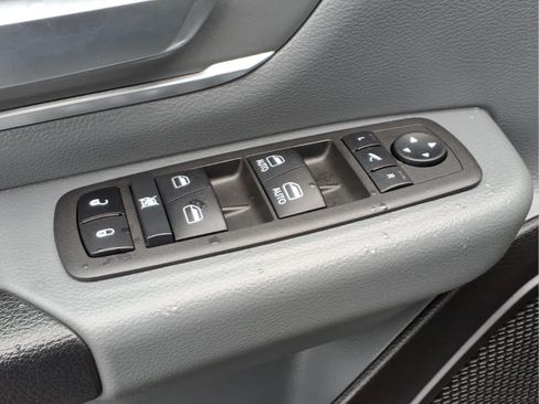 Used 2022 RAM 1500 Big Horn AWD/4WD image 16