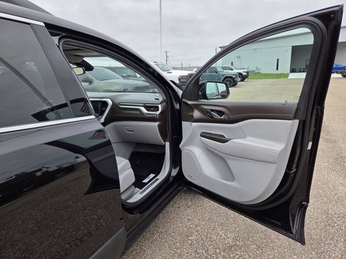 Used 2023 GMC Acadia SLT AWD/4WD image 18