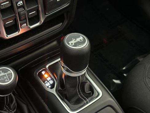 Used 2019 Jeep Wrangler Unlimited Sahara image 20