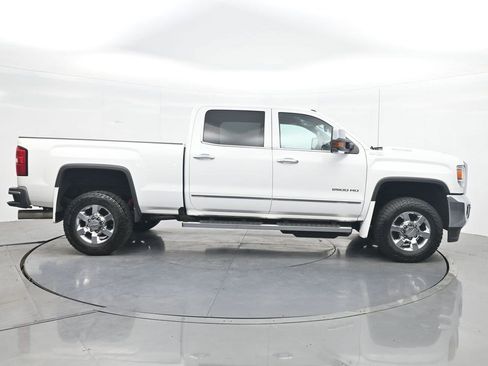 Used 2018 GMC Sierra 2500 SLT w/ Duramax Plus Package AWD/4WD image 4