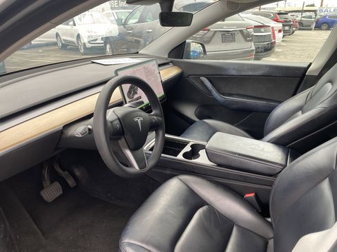 Used 2021 Tesla Model Y Long Range image 9