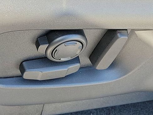 New 2025 Land Rover Discovery S image 27