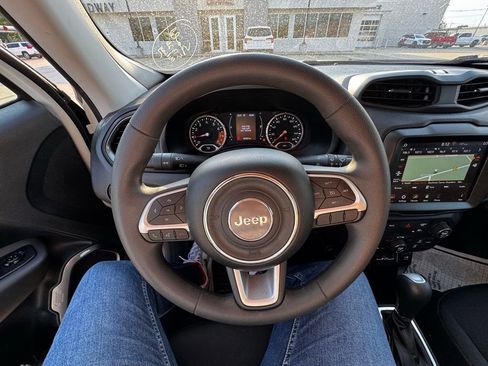 Used 2023 Jeep Renegade Latitude AWD/4WD image 12