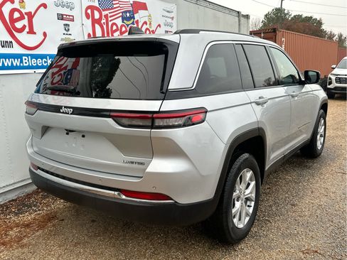Used 2024 Jeep Grand Cherokee Limited image 3