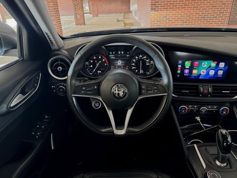 Used 2019 Alfa Romeo Giulia AWD image 17