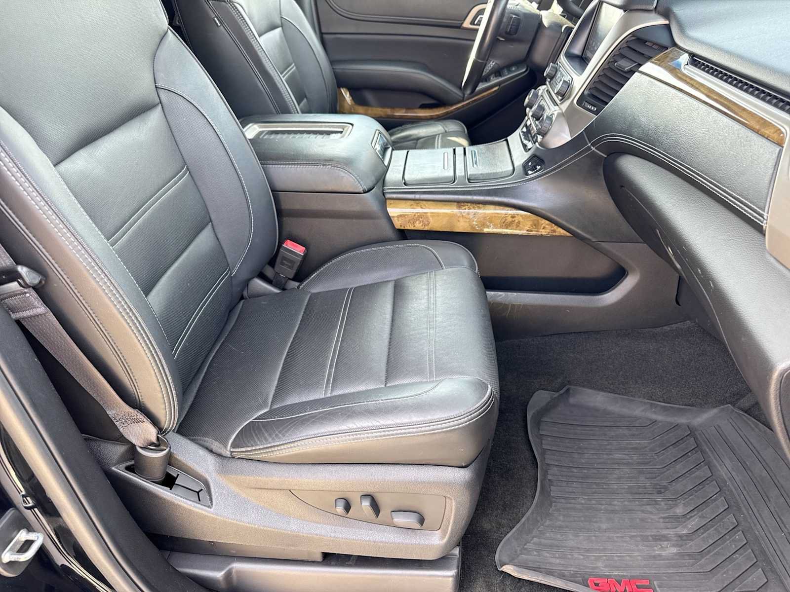 Used 2017 GMC Yukon Denali AWD/4WD image 24