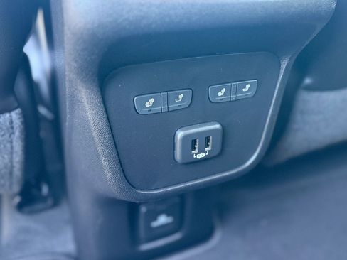 Used 2019 Chevrolet Equinox Premier FWD image 17