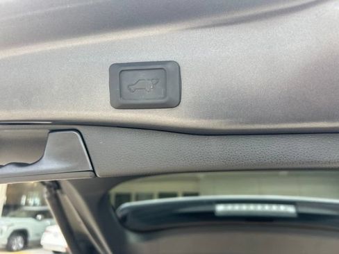 Used 2025 Toyota RAV4 Limited FWD image 23