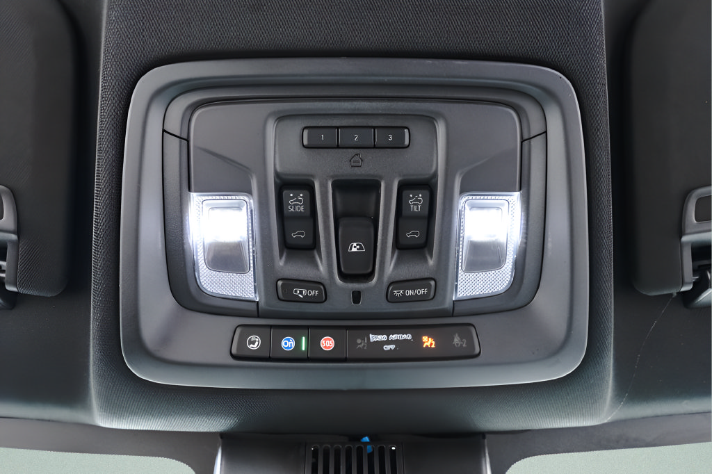 Used 2024 Chevrolet Silverado 1500 High Country AWD/4WD image 19