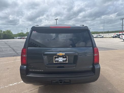 Used 2020 Chevrolet Suburban LT image 4