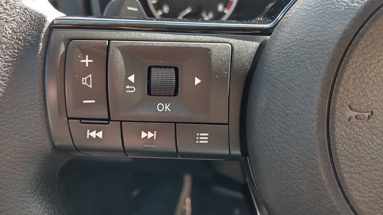 Used 2021 Nissan Rogue SV FWD image 16