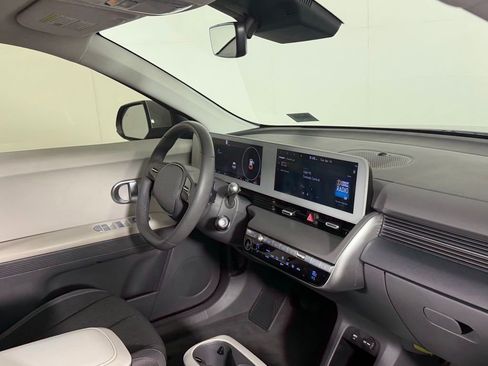 Used 2024 Hyundai Ioniq 5 SEL image 31