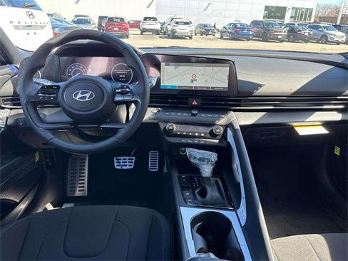 New 2025 Hyundai Elantra SEL image 4