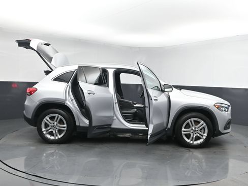 Used 2021 Mercedes-Benz GLA 250 4MATIC image 26