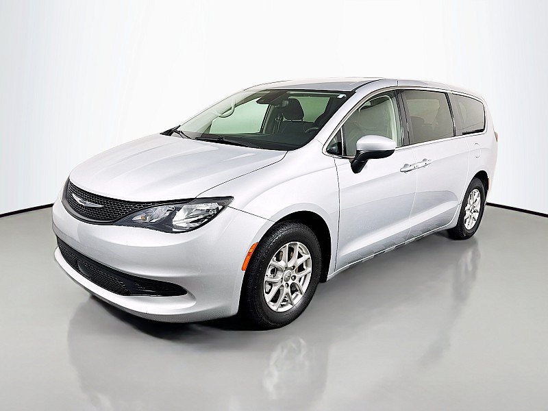 Used 2023 Chrysler Voyager LX FWD image 3