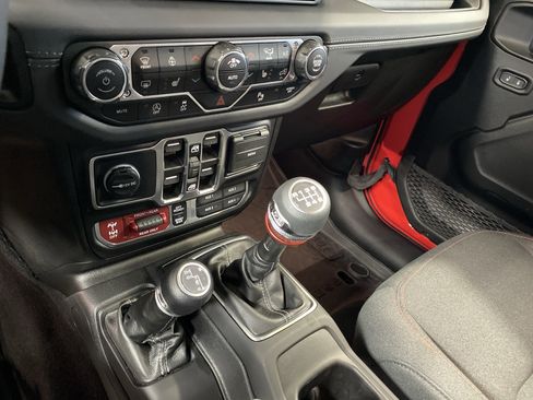 Used 2024 Jeep Gladiator Rubicon w/ Technology Group image 12